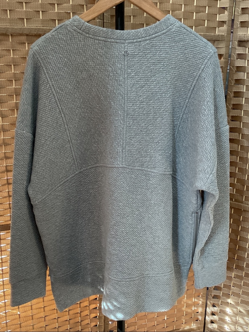 CALIA by Carrie Underwood Quilted Crewneck Sweatshirt - Gray - Picture 4 of 6